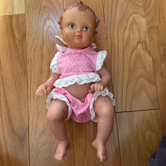 Ashton Drake Collection Doll - Picture 3 of 9